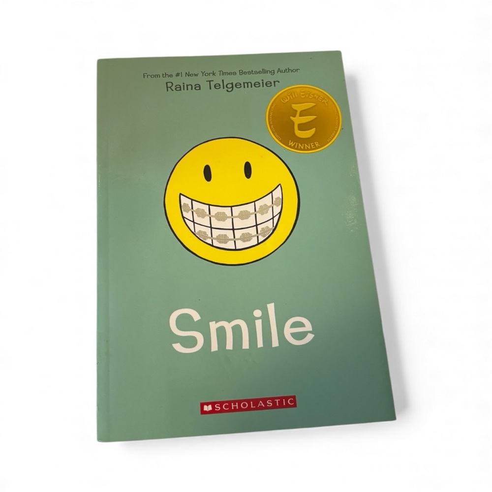 Scholastic Smile By Raina Telgemeier Graphic Novel with Green Cover